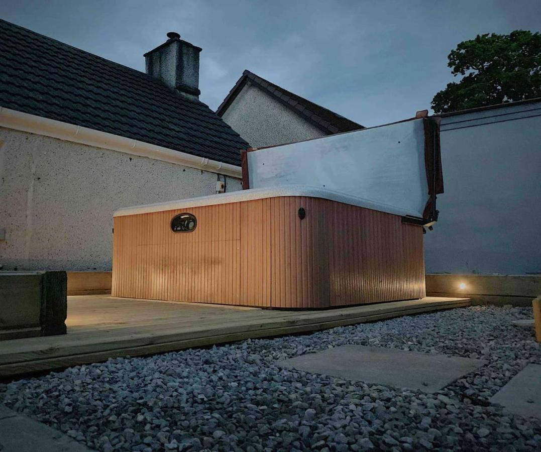 인버네스 Highland Hottub Retreat, On Nc500 빌라 외부 사진